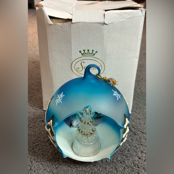 Sorelle Color Changing Winter Sky Angel Dove Globe Glass Christmas Ornament - Picture 1 of 5
